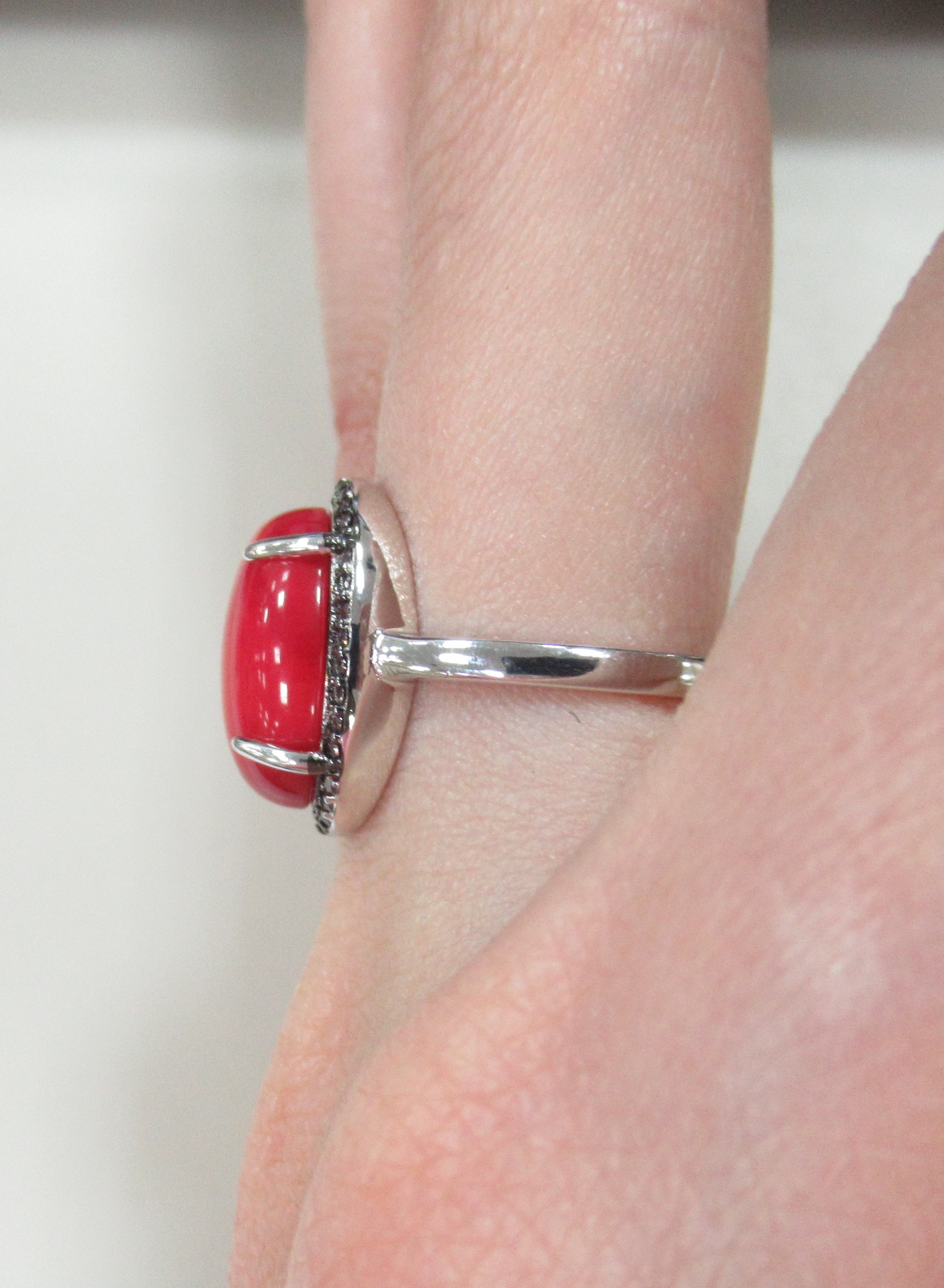 Серебряное кольцо с кораллом